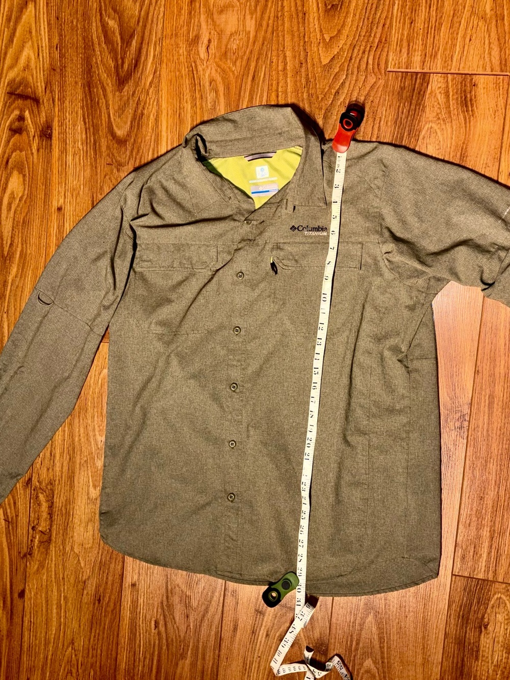 Columbia Titanium. Men’s Olive Green Button-Up TREK breathable shirt